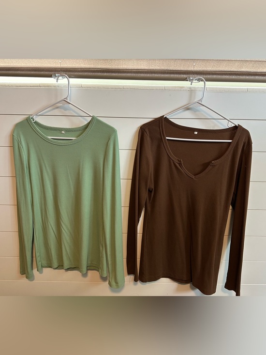 Tops - Bundle of 2 Ribbed Long Sleeve Tops Green & Brown Scoop Neck Basics Women’s L/XL